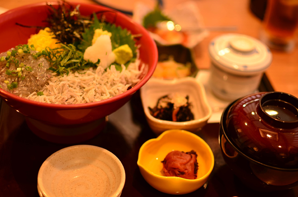 生しらす丼